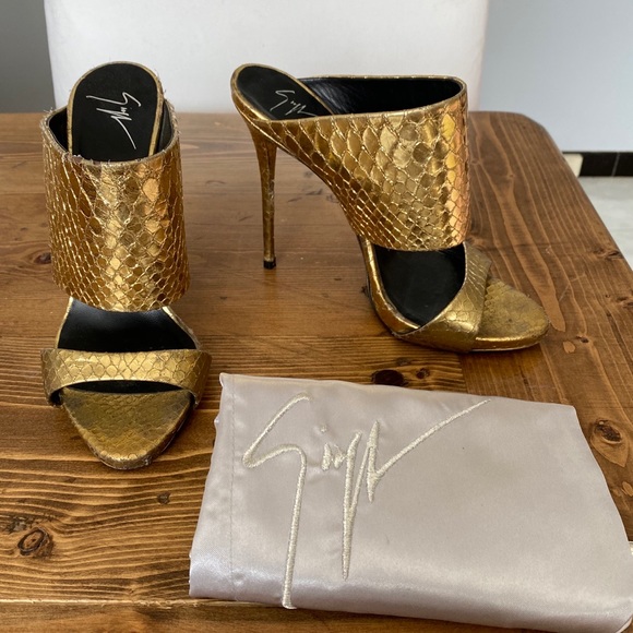 Giuseppe Zanotti gold heels - Picture 2 of 8